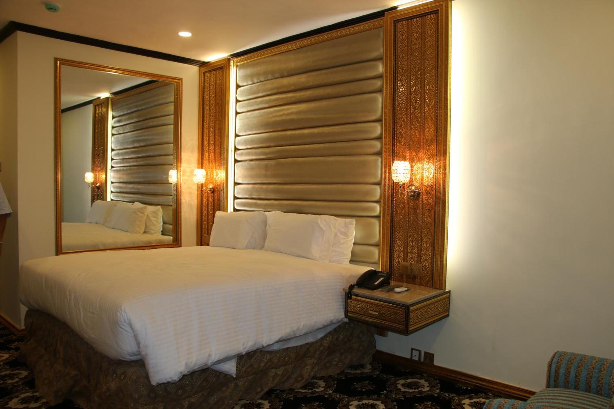 Indus Hotel Hyderabad Eksteriør bilde