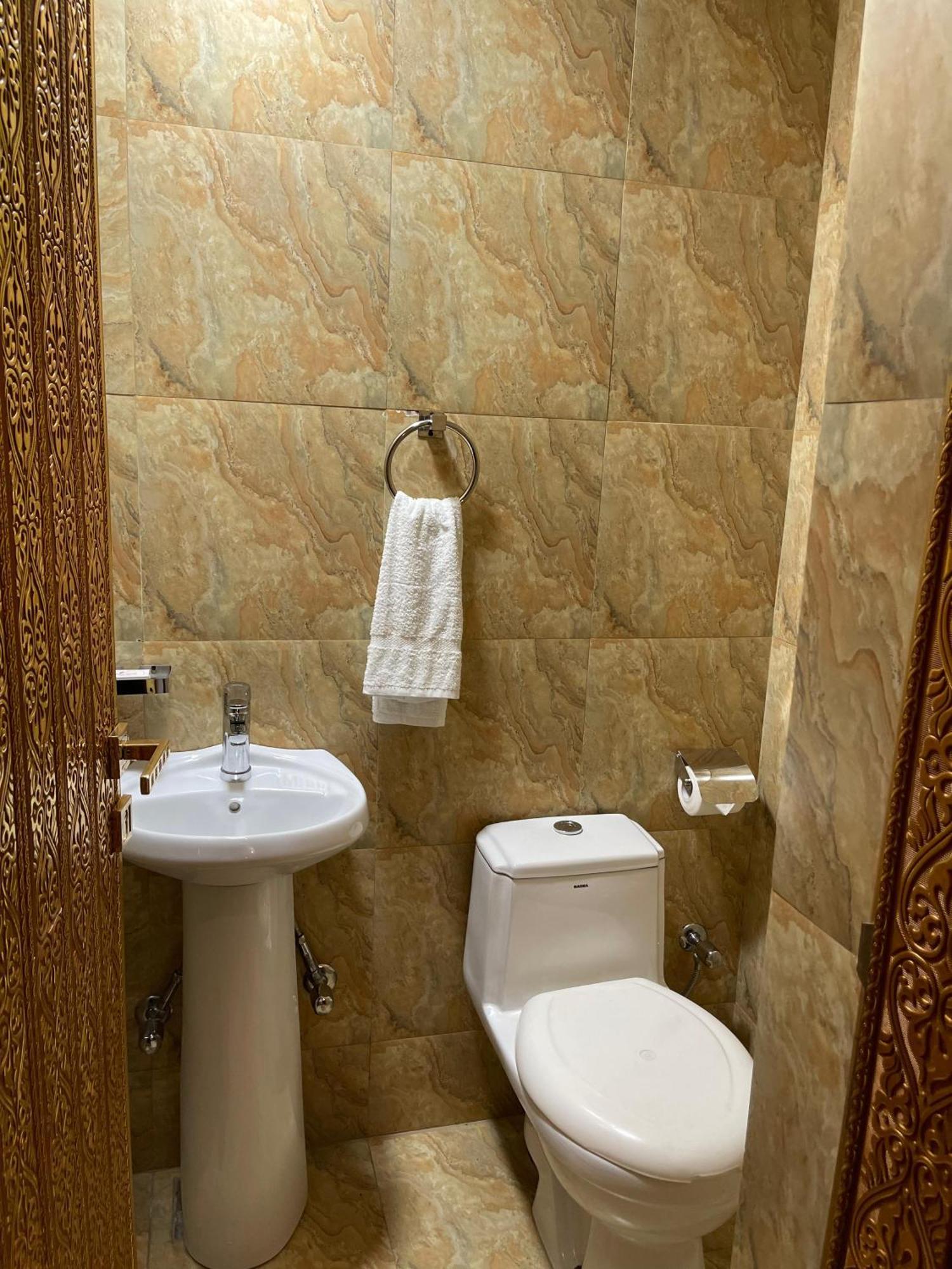 Indus Hotel Hyderabad Eksteriør bilde