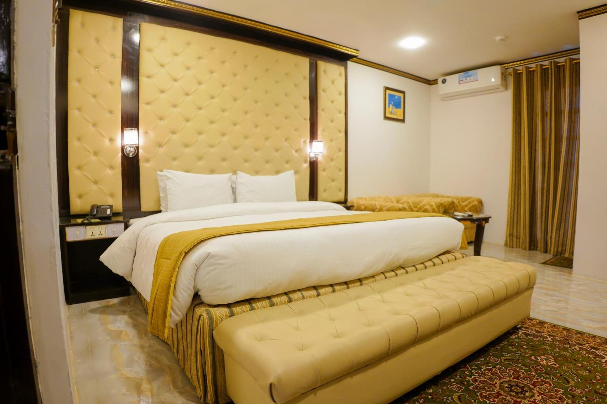 Indus Hotel Hyderabad Eksteriør bilde