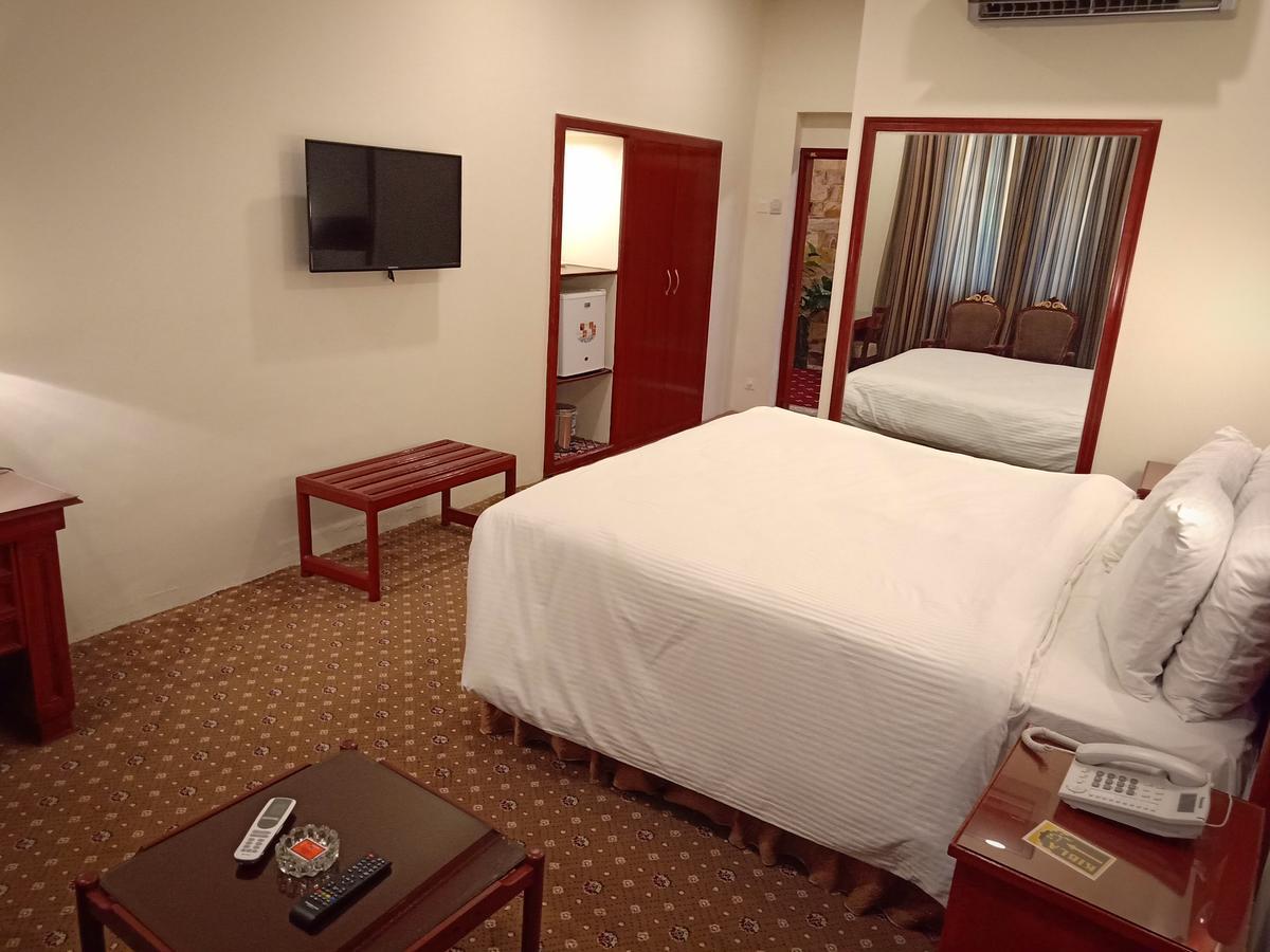 Indus Hotel Hyderabad Eksteriør bilde
