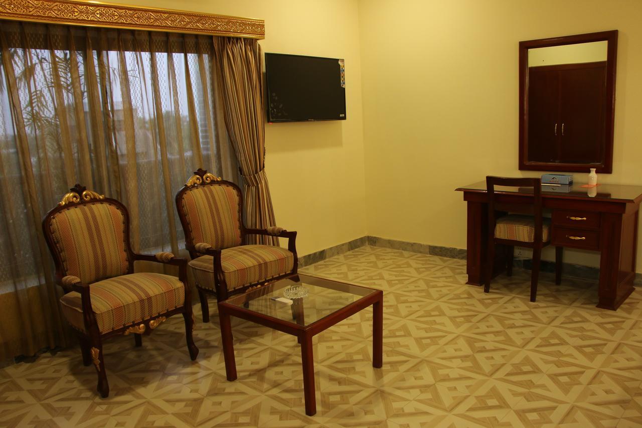 Indus Hotel Hyderabad Eksteriør bilde