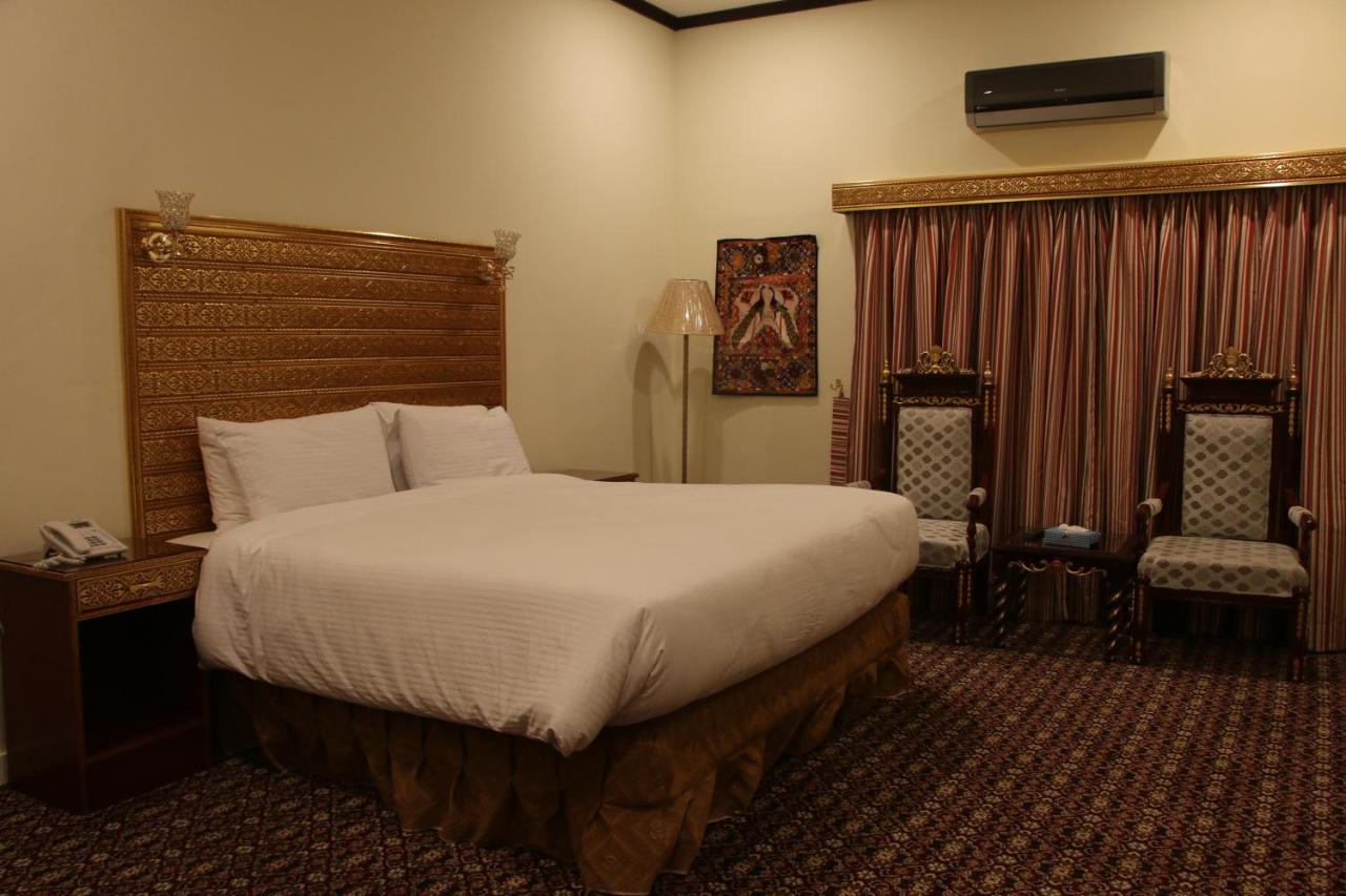 Indus Hotel Hyderabad Eksteriør bilde