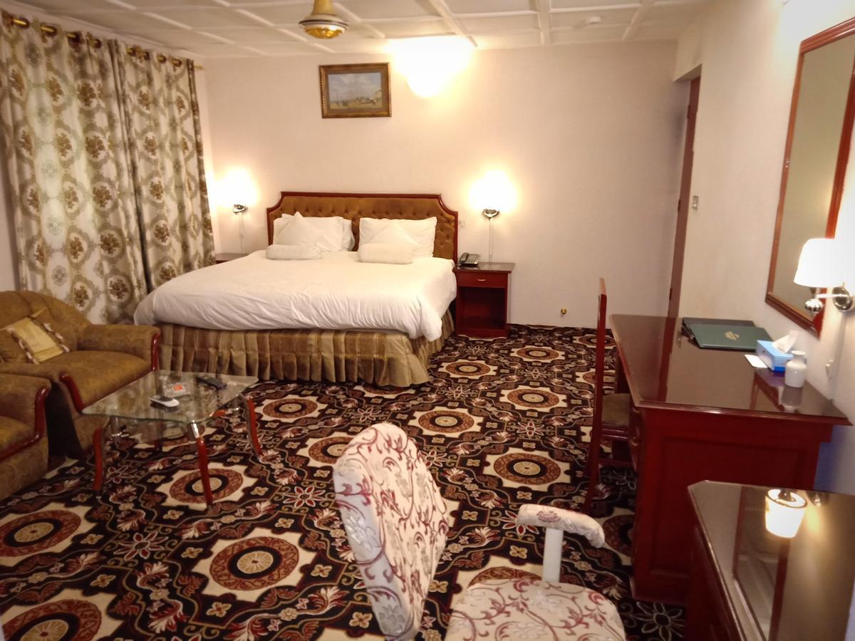 Indus Hotel Hyderabad Eksteriør bilde